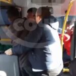 В Сочи двое пассажиров устроили драку в автобусе из-за оскорблений